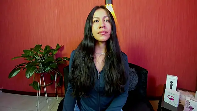 EmiGomez  online show from May 8, 2:21 pm