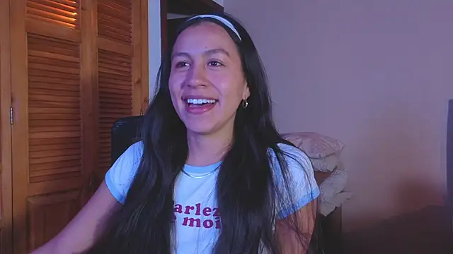Snapshot of EmiGomez_ chatting on July 18, 12:52 am EmiGomez online show from July 18, 12:52 am