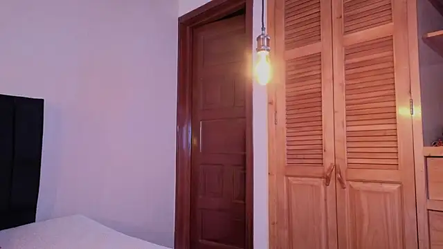 EmiGomez  online show from January 15, 12:30 pm