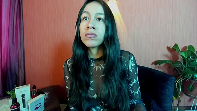 EmiGomez  online show from May 11, 4:04 pm
