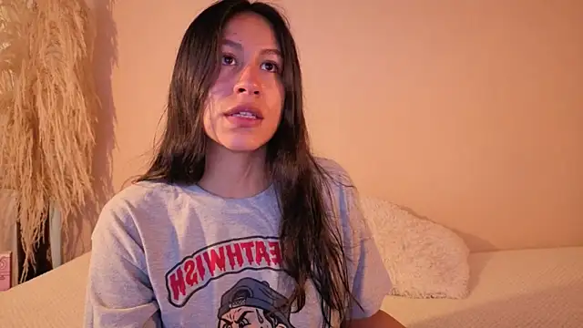 EmiGomez  online show from December 1, 11:44 am