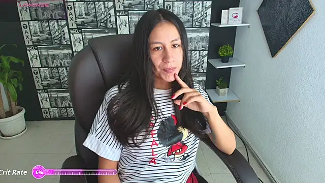EmiGomez  online show from October 7, 1:34 pm