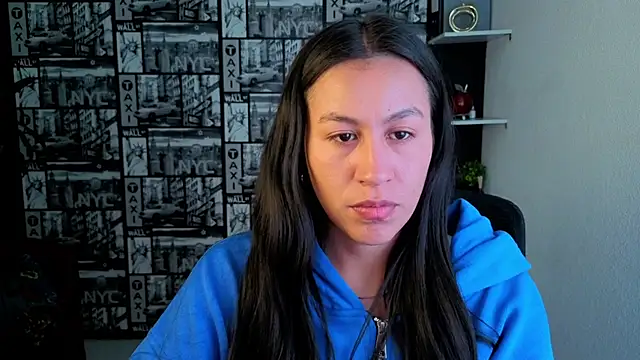 Snapshot of EmiGomez_ chatting on July 6, 2:51 am EmiGomez online show from July 6, 2:51 am