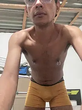 Snapshot of Charlotte_Bradshaw chatting on December 4, 10:31 pm Charlotte Bradshaw online show from December 4, 10:31 pm