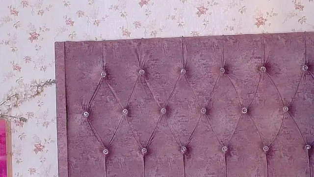 Snapshot of AvrillThomas chatting on December 17, 6:46 pm AvrillThomas online show from December 17, 6:46 pm