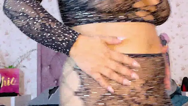 Snapshot of AvrillThomas chatting on November 15, 4:22 pm AvrillThomas online show from November 15, 4:22 pm