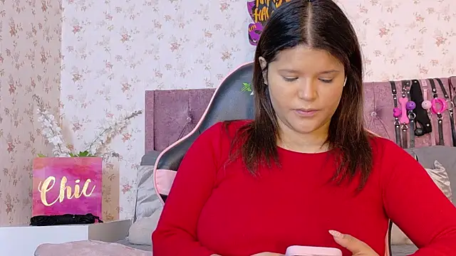 Snapshot of AvrillThomas chatting on November 5, 3:59 pm AvrillThomas online show from November 5, 3:59 pm