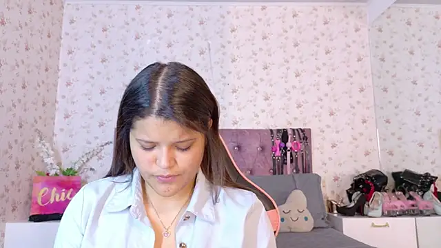 Snapshot of AvrillThomas chatting on November 11, 5:08 pm AvrillThomas online show from November 11, 5:08 pm