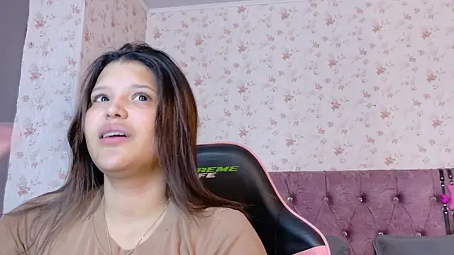 Snapshot of AvrillThomas chatting on November 18, 5:49 pm AvrillThomas online show from November 18, 5:49 pm