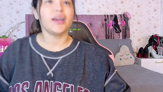 Snapshot of AvrillThomas chatting on November 14, 5:05 pm AvrillThomas online show from November 14, 5:05 pm