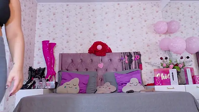 Snapshot of AvrillThomas chatting on March 3, 6:48 pm AvrillThomas online show from March 3, 6:48 pm