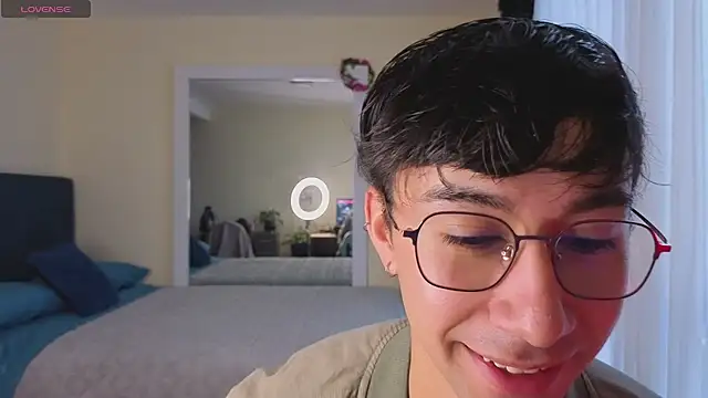 Snapshot of cameron_cum chatting on December 3, 11:09 am cameron cum online show from December 3, 11:09 am