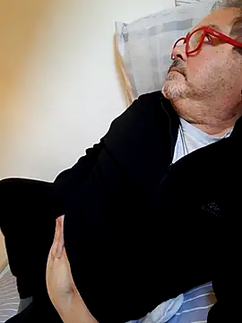 Snapshot of bluangelo chatting on March 1, 2:06 pm bluangelo online show from March 1, 2:06 pm