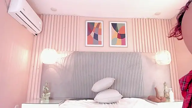 samyriverss online show from September 18, 6:05 am