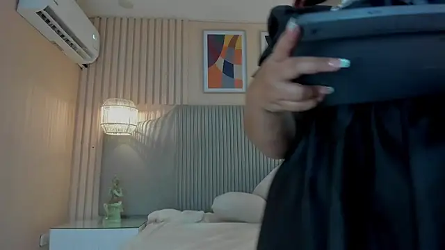 samyriverss online show from October 3, 1:53 am