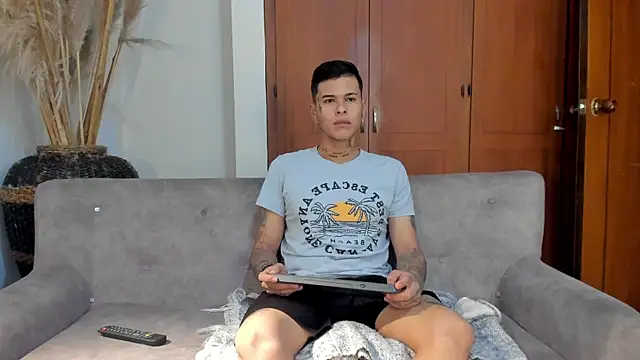 jamesinked  online show from November 9, 8:13 pm