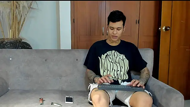 jamesinked  online show from October 28, 7:24 pm