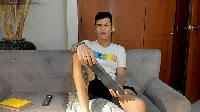 jamesinked  online show from November 13, 1:31 am