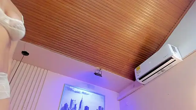 Snapshot of viiolett_lee chatting on March 11, 8:53 pm viiolett lee online show from March 11, 8:53 pm
