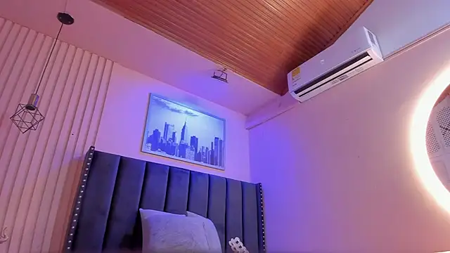 Snapshot of viiolett_lee chatting on March 19, 8:22 pm viiolett lee online show from March 19, 8:22 pm