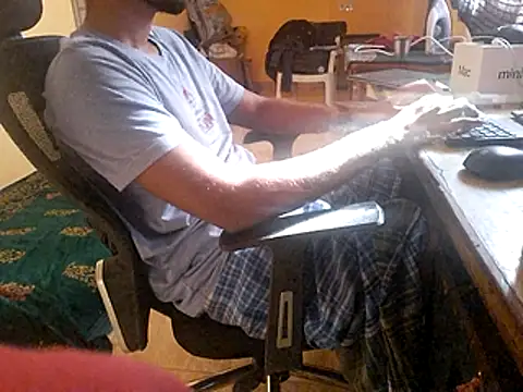 Snapshot of Aloneguy_bangalore chatting on December 22, 10:04 am Aloneguy bangalore online show from December 22, 10:04 am