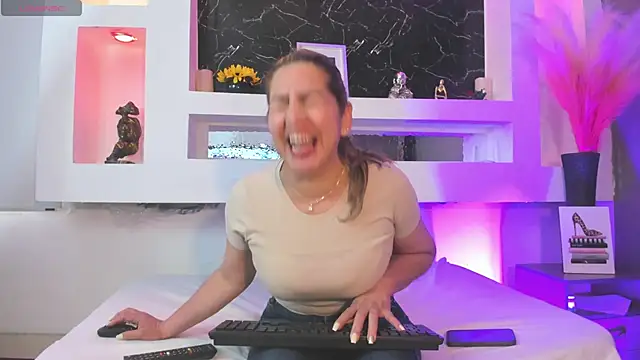 Cinthya mjs online show from February 20, 12:07 pm