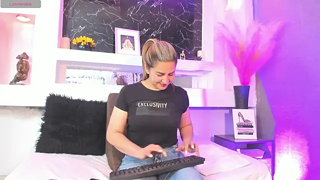 Cinthya mjs online show from February 19, 12:13 pm