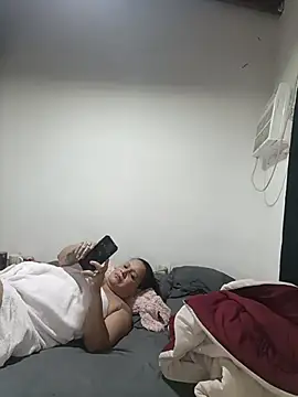 Milfvalesk online show from July 4, 7:51 pm