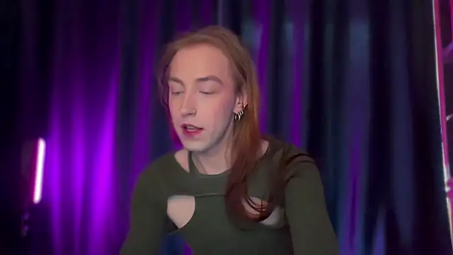 Avril Pearly  online show from February 11, 10:59 am