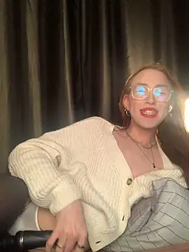 Avril Pearly  online show from February 18, 9:31 pm