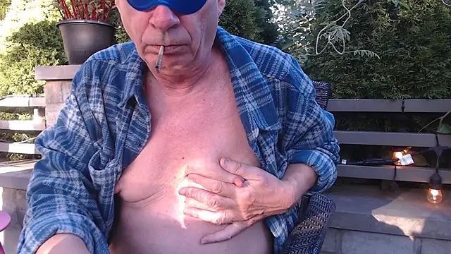 Snapshot of Toy-Daddy chatting on September 20, 9:31 pm Toy-Daddy online show from September 20, 9:31 pm