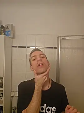 Snapshot of nickdtr chatting on December 22, 11:05 pm nickdtr online show from December 22, 11:05 pm