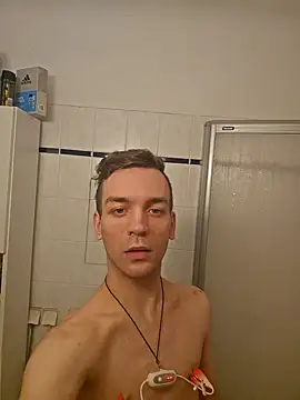 Snapshot of nickdtr chatting on December 19, 7:16 pm nickdtr online show from December 19, 7:16 pm