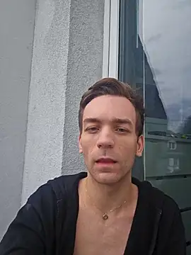 Snapshot of nickdtr chatting on November 2, 9:03 am nickdtr online show from November 2, 9:03 am