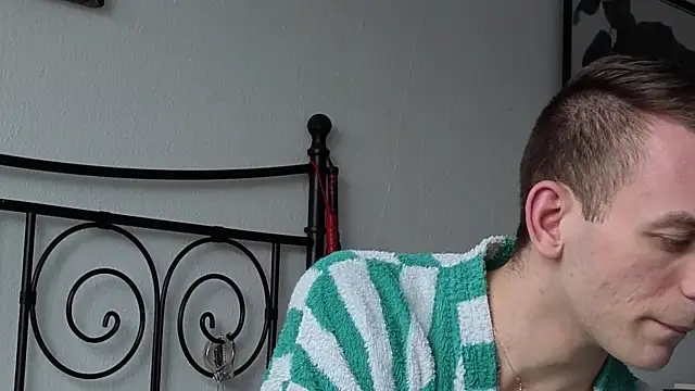 Snapshot of nickdtr chatting on February 17, 3:09 pm nickdtr online show from February 17, 3:09 pm