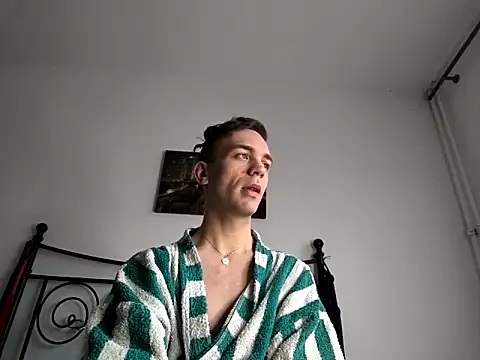 Snapshot of nickdtr chatting on February 3, 10:09 am nickdtr online show from February 3, 10:09 am