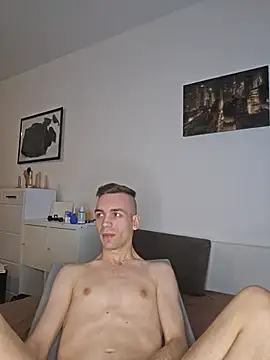 Snapshot of nickdtr chatting on November 12, 10:02 pm nickdtr online show from November 12, 10:02 pm