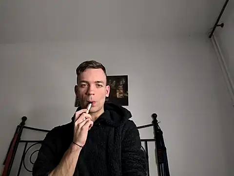 Snapshot of nickdtr chatting on February 1, 7:28 am nickdtr online show from February 1, 7:28 am