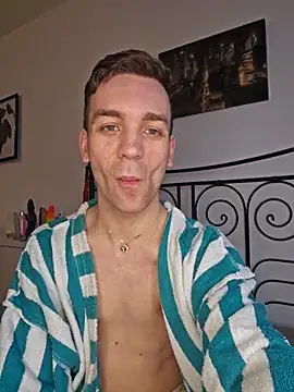 Snapshot of nickdtr chatting on February 22, 4:08 pm nickdtr online show from February 22, 4:08 pm