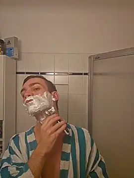 Snapshot of nickdtr chatting on December 18, 4:06 am nickdtr online show from December 18, 4:06 am