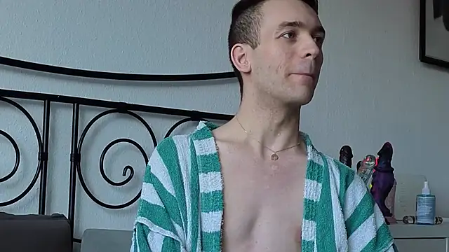 Snapshot of nickdtr chatting on February 15, 2:38 pm nickdtr online show from February 15, 2:38 pm