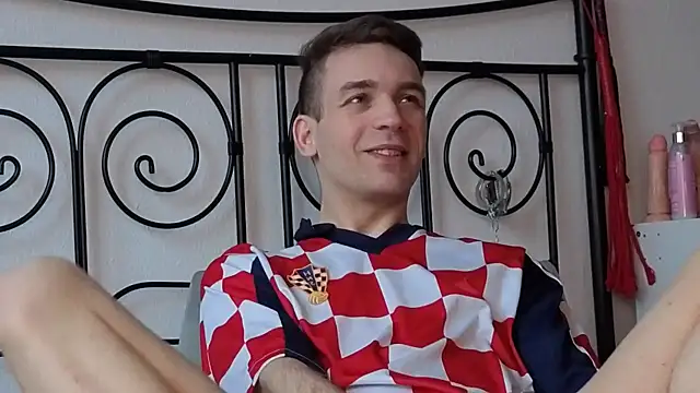 Snapshot of nickdtr chatting on February 12, 3:34 pm nickdtr online show from February 12, 3:34 pm