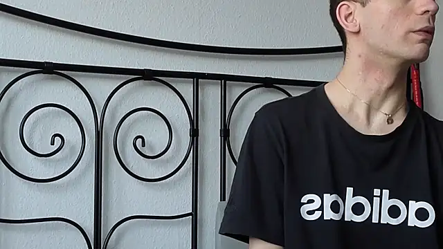 Snapshot of nickdtr chatting on February 19, 2:03 pm nickdtr online show from February 19, 2:03 pm