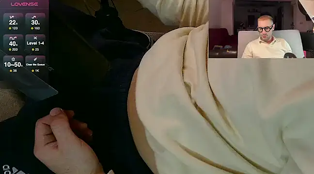 Snapshot of NofaceMan__ chatting on December 4, 11:08 pm NofaceMan online show from December 4, 11:08 pm