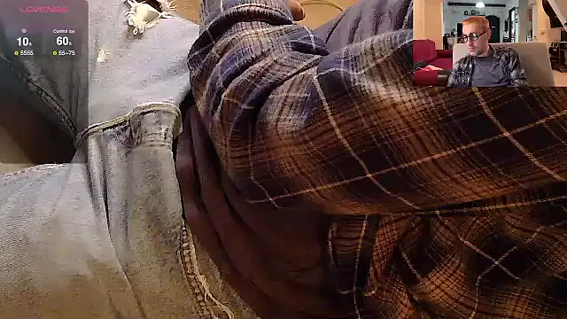 Snapshot of NofaceMan__ chatting on December 2, 4:04 pm NofaceMan online show from December 2, 4:04 pm