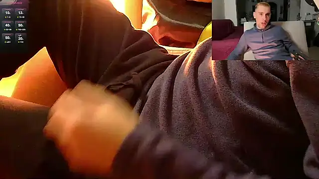 Snapshot of NofaceMan__ chatting on December 12, 9:58 pm NofaceMan online show from December 12, 9:58 pm