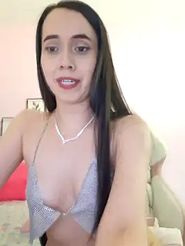 Snapshot of sophie_pazz chatting on January 18, 11:00 pm sophie pazz online show from January 18, 11:00 pm