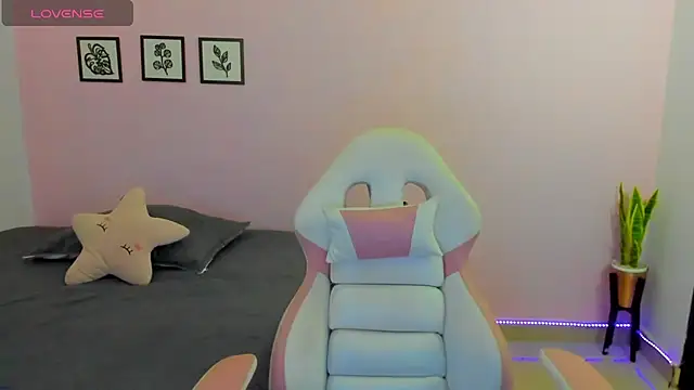 sophie pazz online show from February 23, 10:10 pm