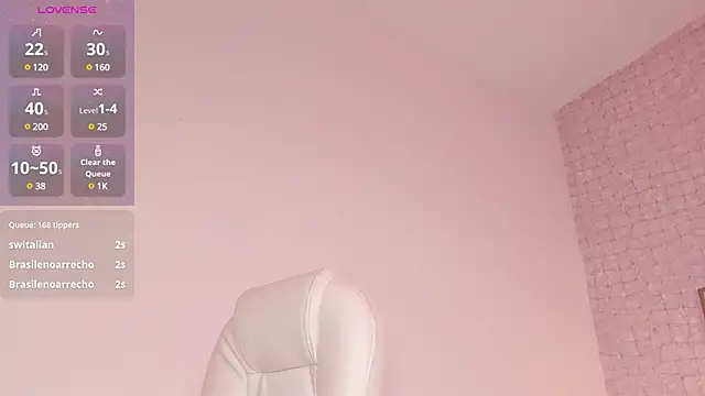 Snapshot of Victoriaa_millers chatting on February 26, 3:35 am Victoriaa millers online show from February 26, 3:35 am