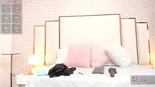 Snapshot of Victoriaa_millers chatting on March 14, 4:32 am Victoriaa millers online show from March 14, 4:32 am